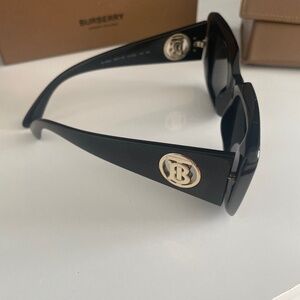 Sunglases